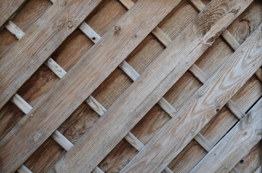 Top 4 Best Fence Panels for Windy Areas